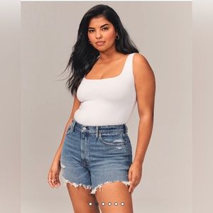Abercrombie high rise 4” mom short